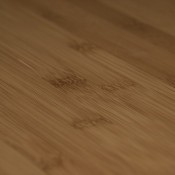 Fertigparkett Bambus lackiert mit Maßen (L/B/H) 980x125x10mm. Mit Klicksystem einfach verlegbar. Ein Paket enthält ca. 1,96m². Bambusparkett Fertigparkett Macau Bambus lichtbraun matt lackiert Klicksystem Boo2Go