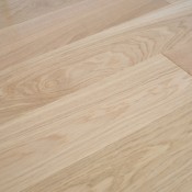 Fertigparkett Eiche Landhausdiele matt lackiert 2-Schicht mit Maßen (L/B/H) 1200x150x10mm. Mit Nut/Feder zur vollflächigen Verklebung geeignet. Ein Paket enthält ca. 2,16m². Parkett Landhausdiele Eiche Natur matt lackiert Nut/Feder 10mm 2-Schicht Alpenland Naturboden